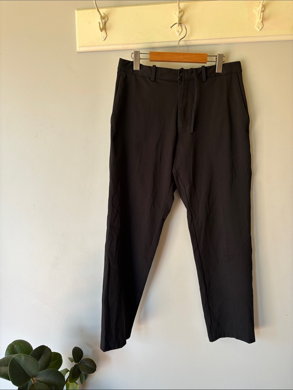UNIQLO Black Adjustable Waist Dress Golf Pants | Tailored Modern Flat Front